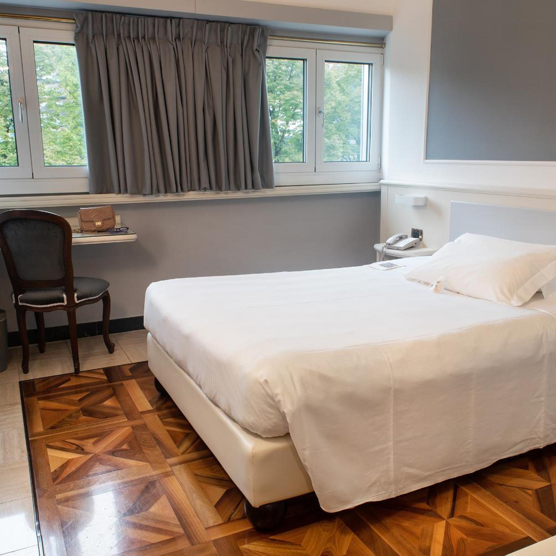 Room, French Bed