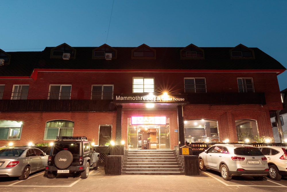 Mammoth Resortel 4/36