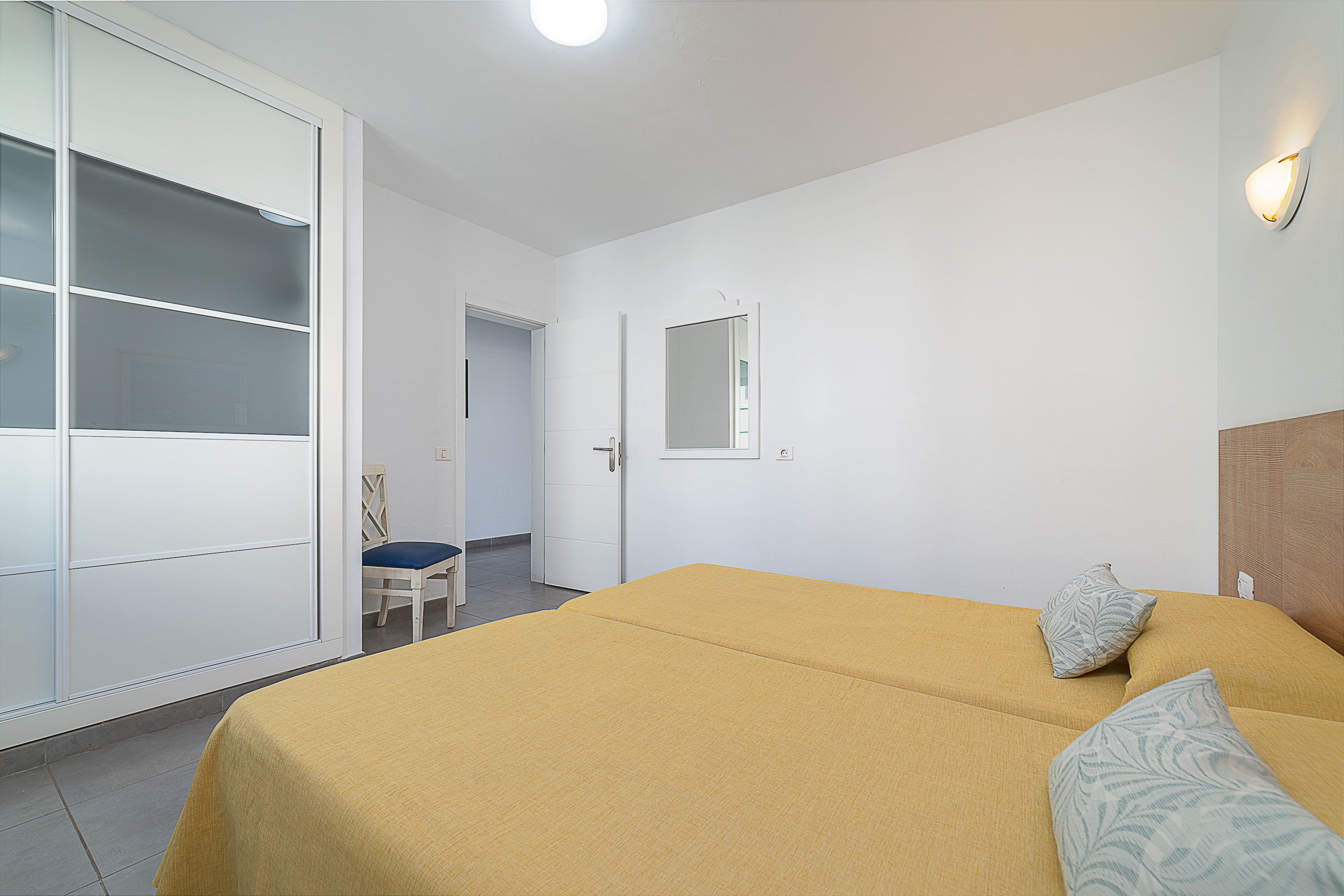 Elena Apartamentos 9/44