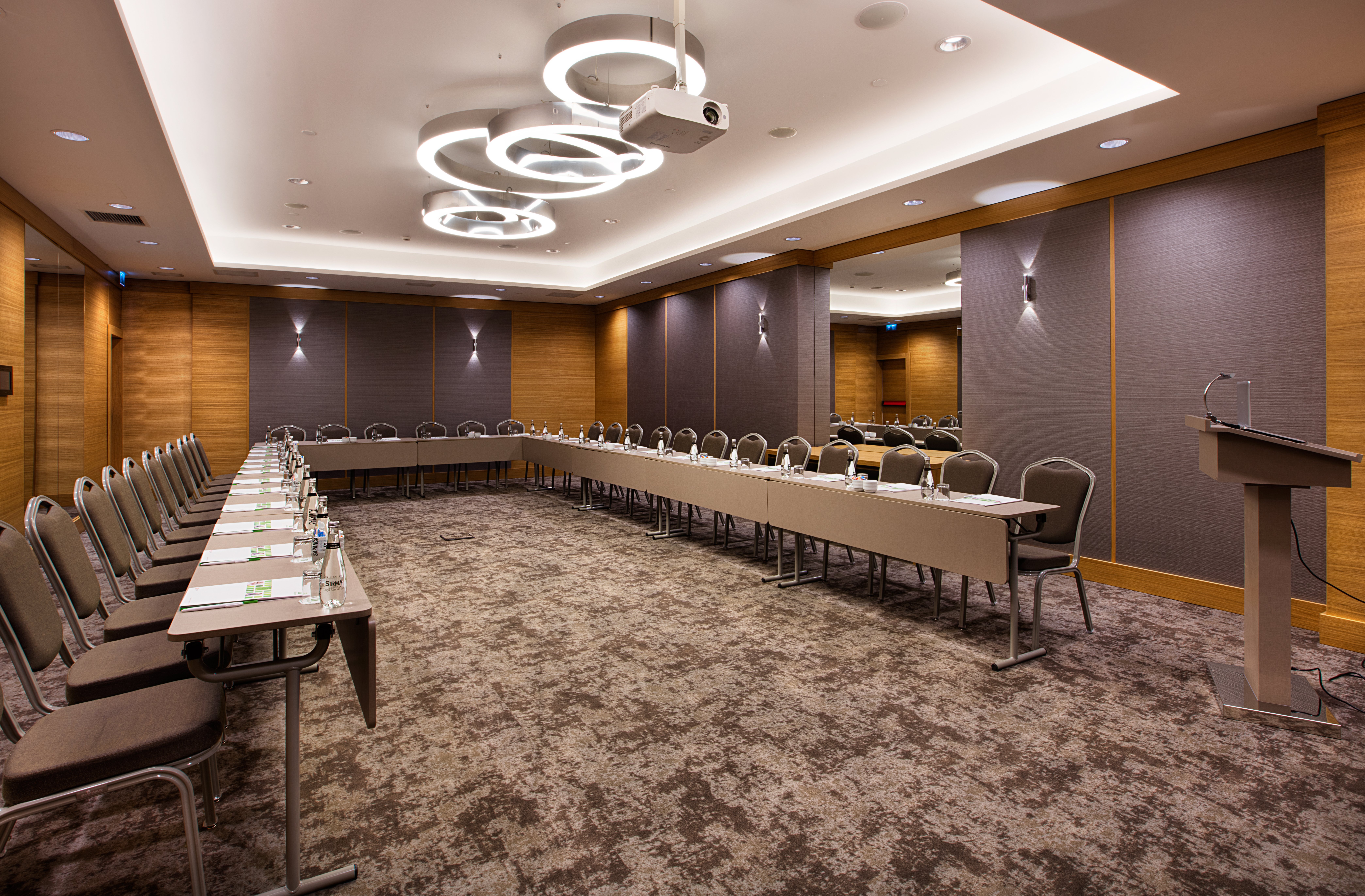 HOLIDAY INN ISTANBUL - KADIKOY 77/78