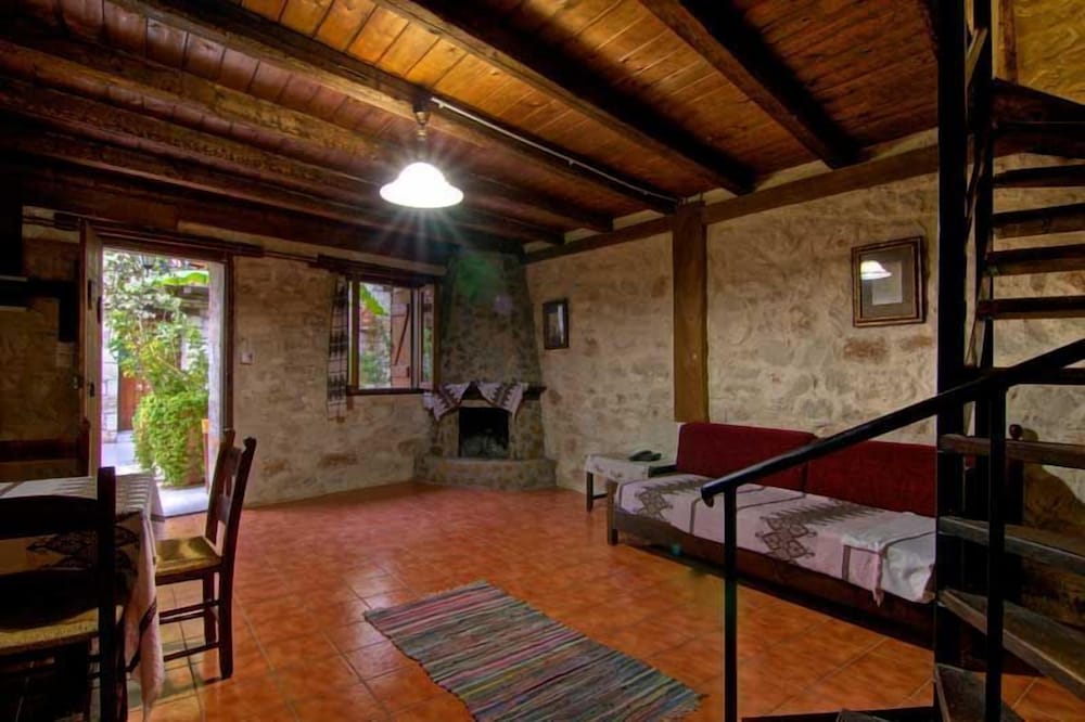 STONE VILLAGE 24/53