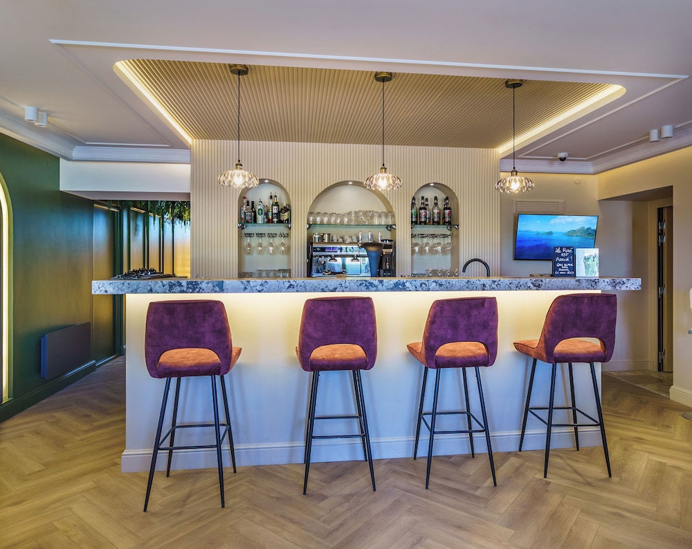 HOTEL ARTS ET TERROIRS 36/50