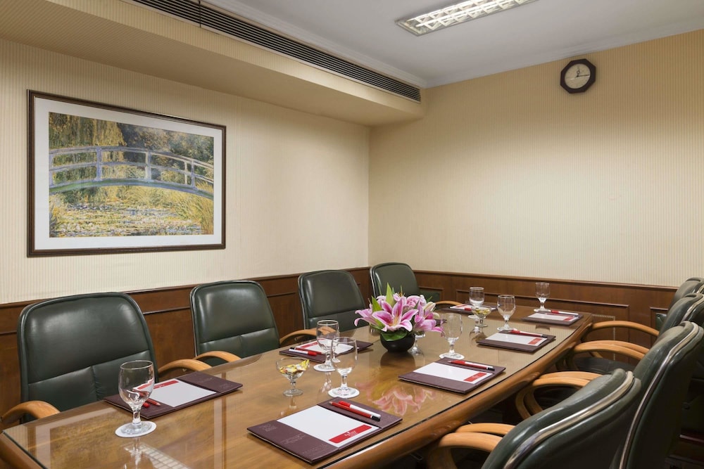 Ramada Plaza Palm Grove 47/54