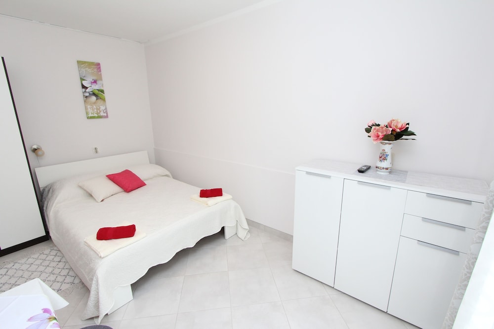 APARTMENT DIVNA 25/66
