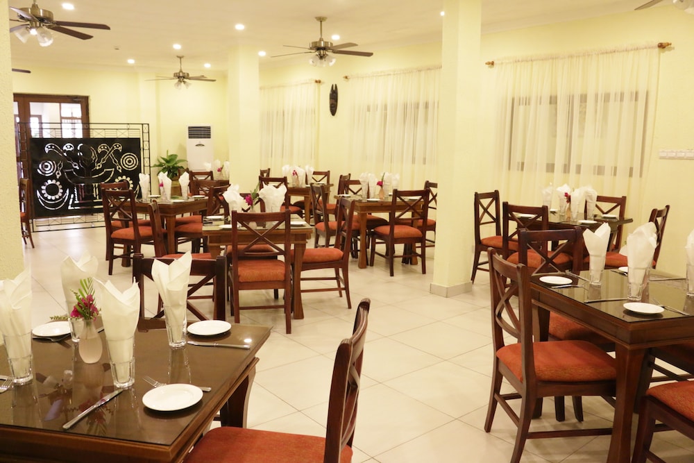Coconut Grove Sakumono Hotel 18/18