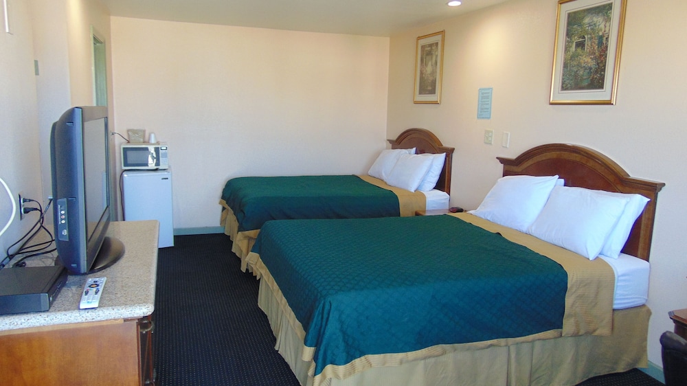 CORCORAN COUNTRY INN 13/48