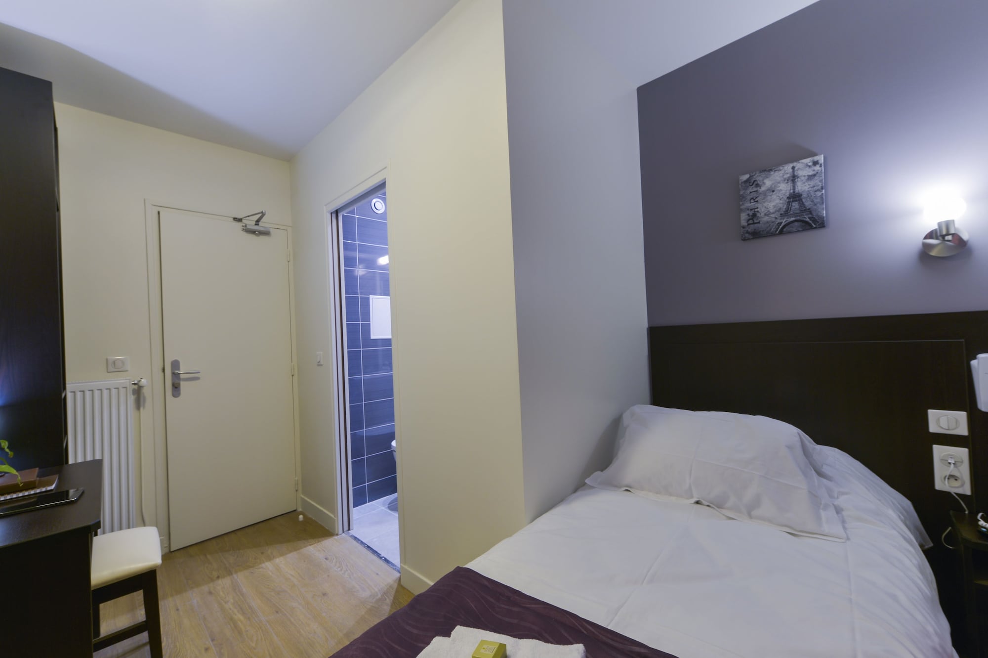 ROOM, SINGLE