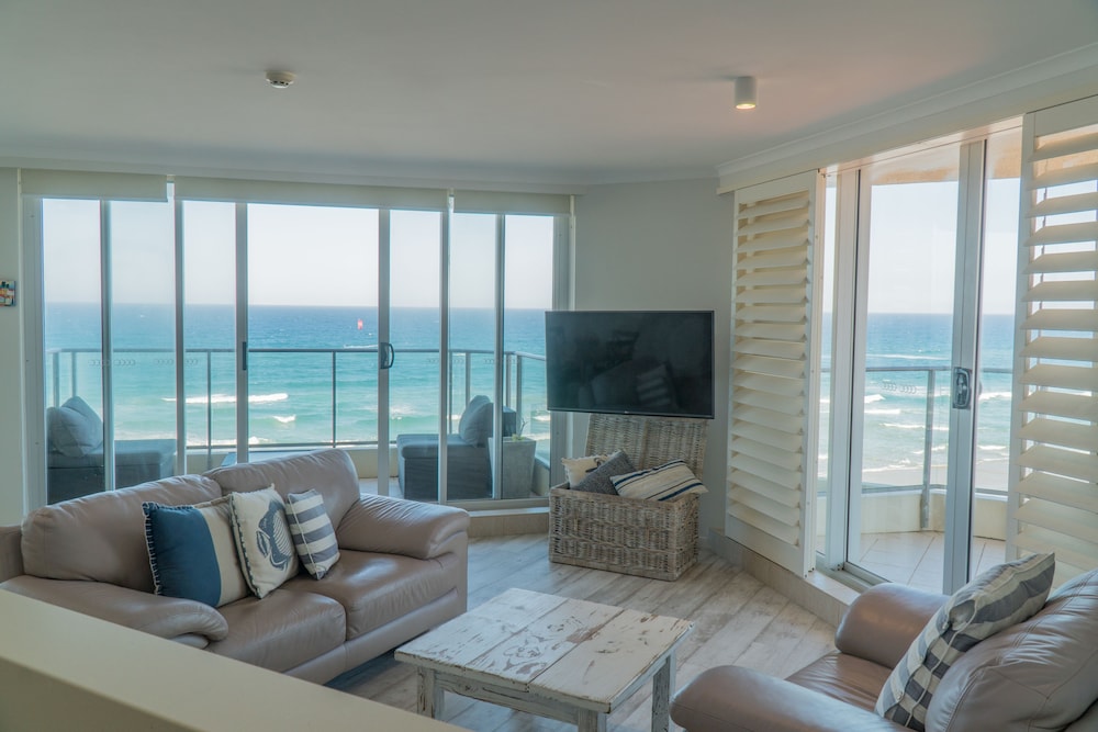 FORESHORE BEACHFRONT APARTMENTS 32/66