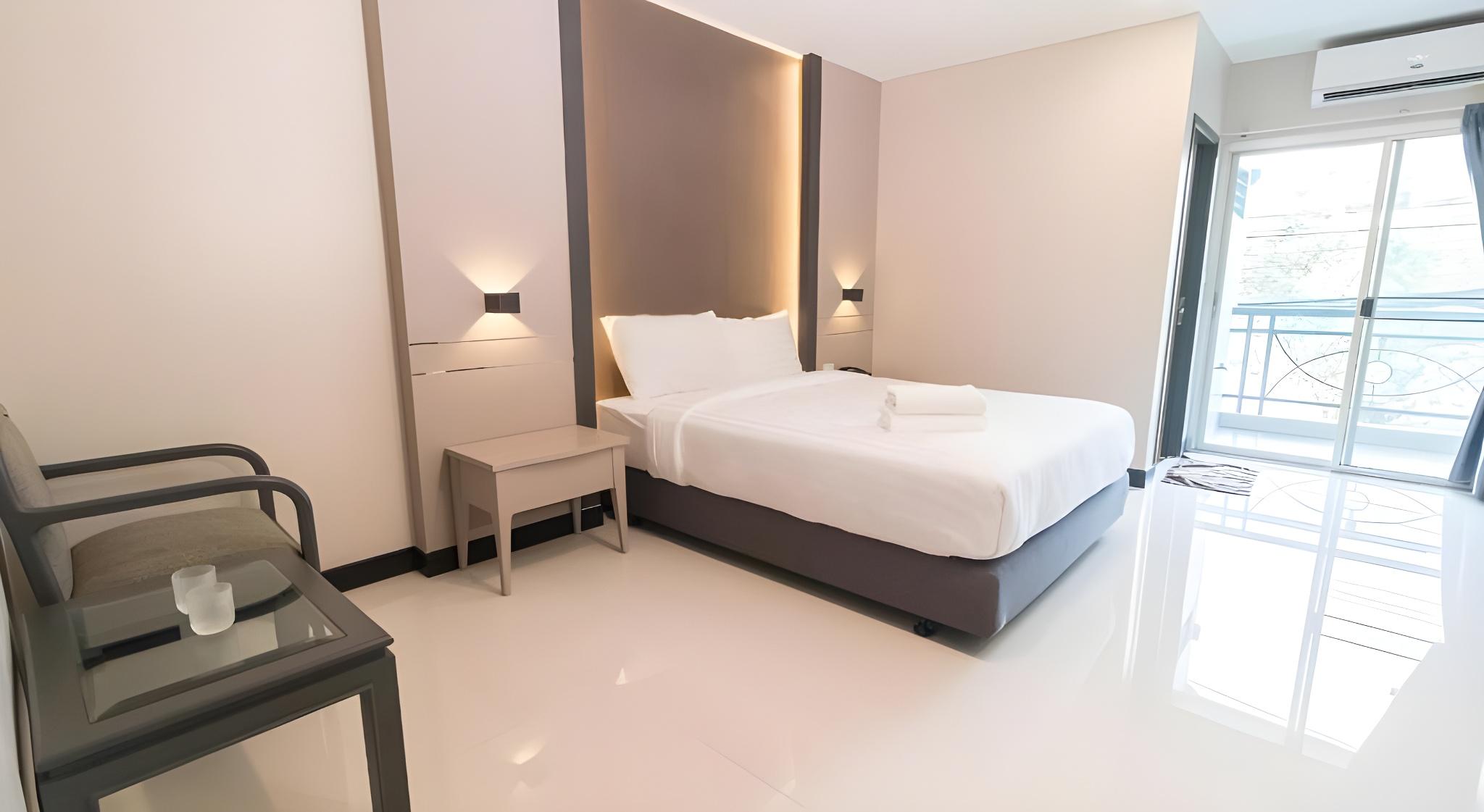 Room, Double Bed, Bathtub