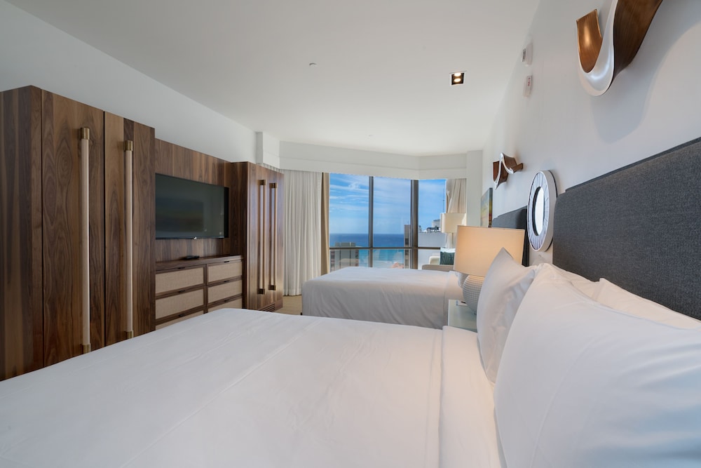 HYATT CENTRIC WAIKIKI BEACH 25/69
