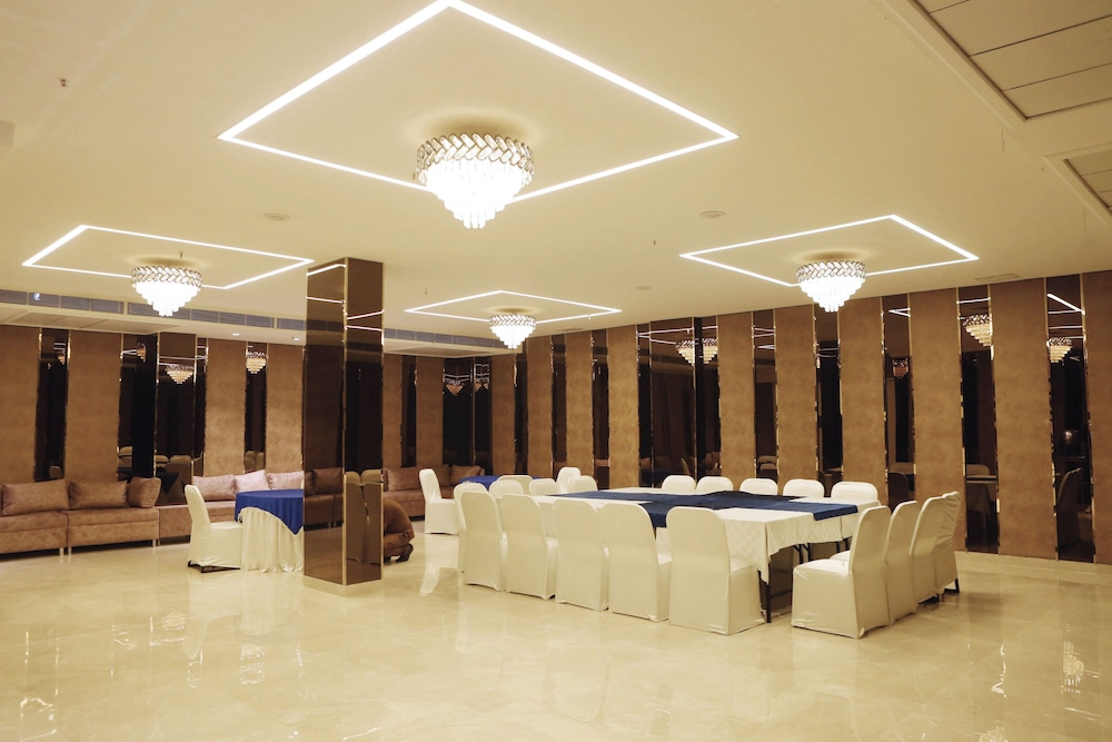 Karon Hotel Lajpat Nagar 12/60