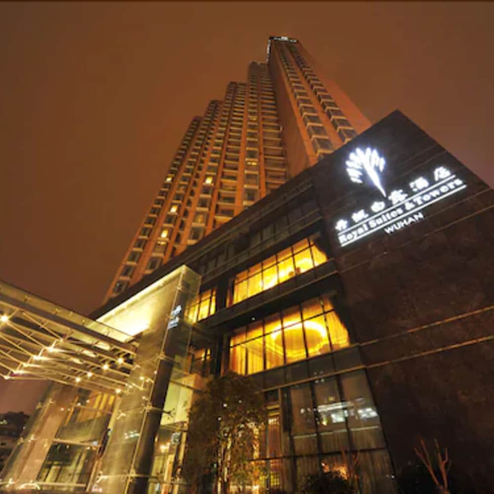 Royal Suites &amp; Tower 1/15