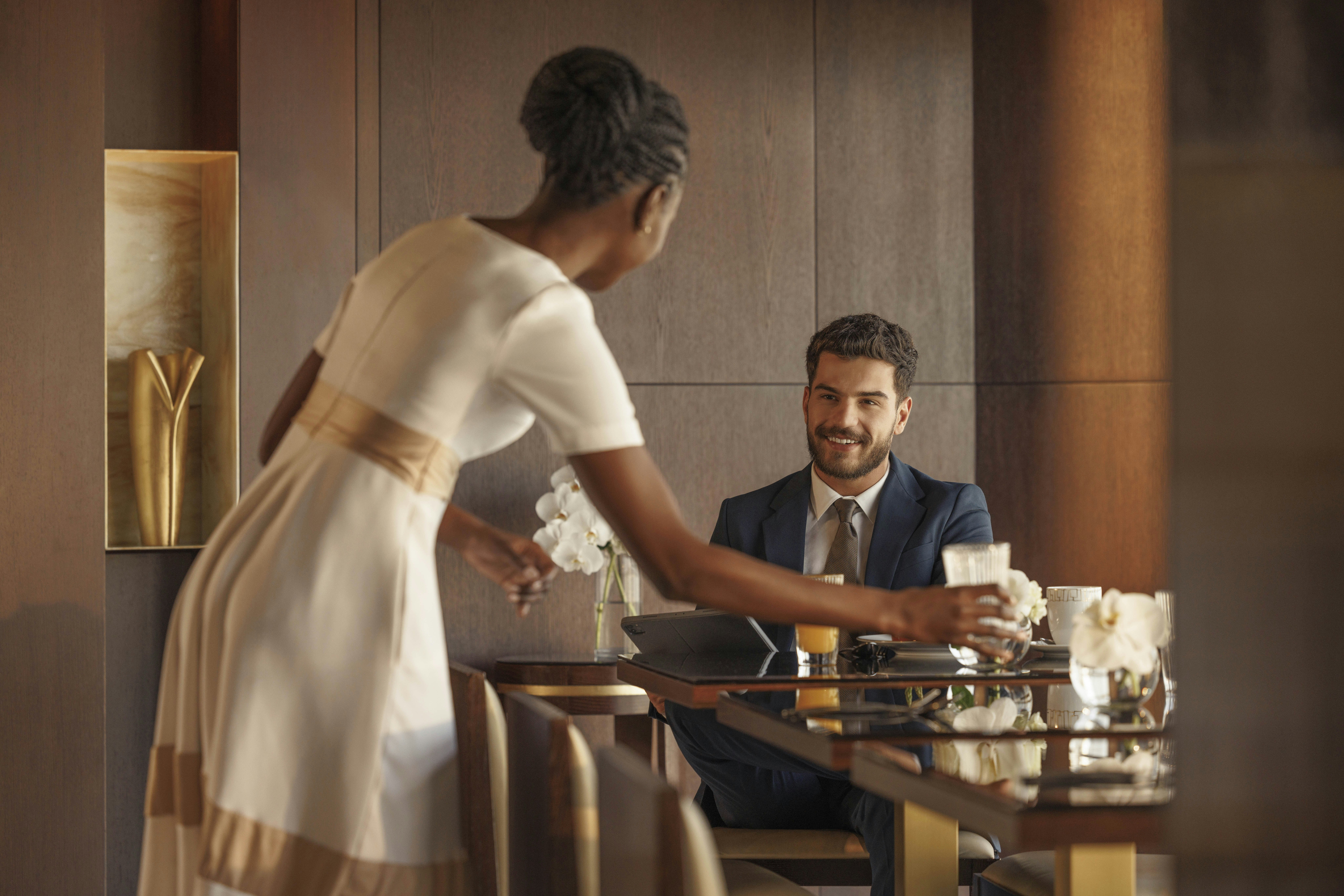 Lobby at Jumeirah Emirates Towers Dubai, DUBAI