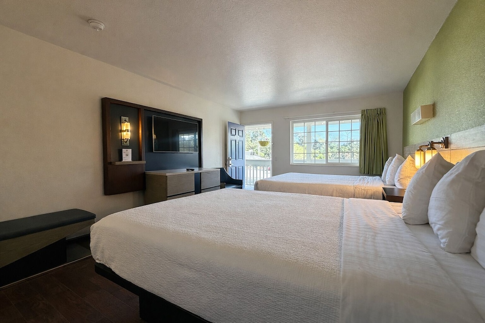 Motel 6 Monterey Downtown 13/66