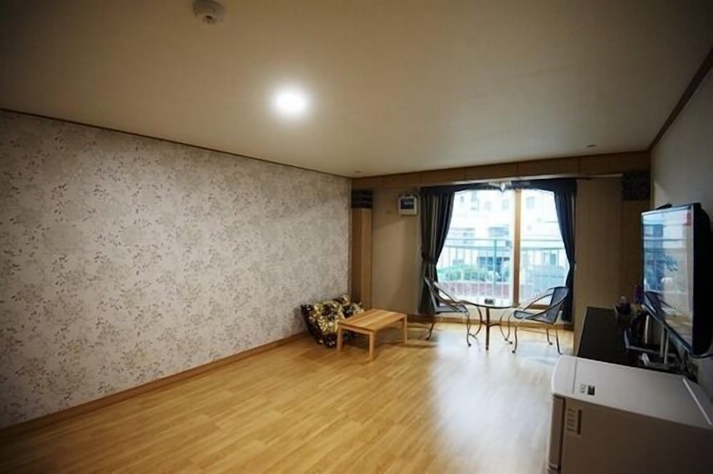 Dorcas Tourist Hostel 15/30