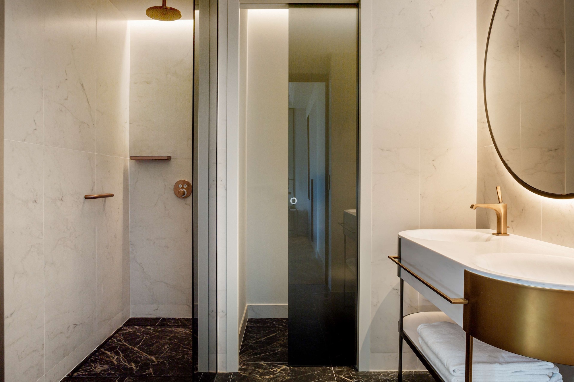 جناح بسرير كينج وسريرين منفصلين بغرفة نوم واحدة، Radisson Collection Hotel, Magdalena Plaza Sevilla 3/3