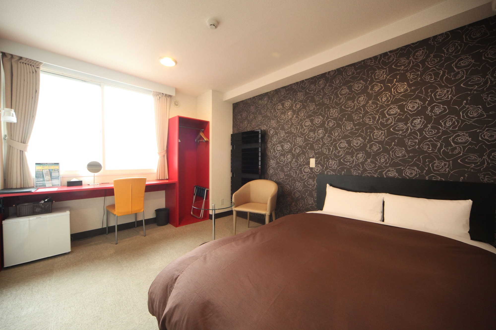 ROOM, DOUBLE BED, SMOKING