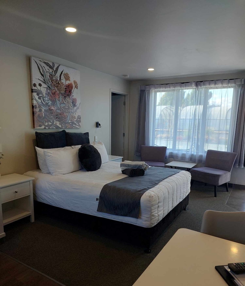2 Bedrooms, Motel, Style, Queen and Twin Beds