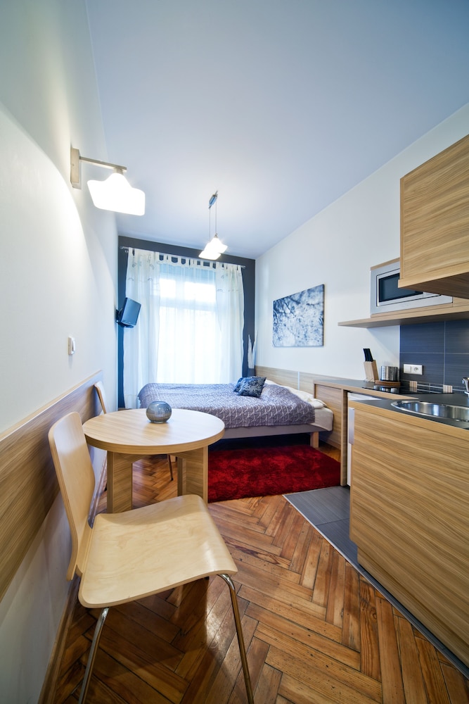 ECONOMY, STUDIO, BALCONY