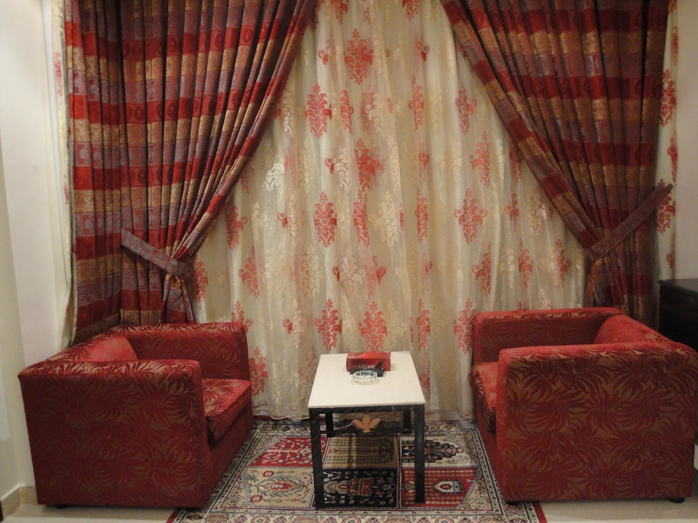 Marina Royal Hotel Suite 14/21
