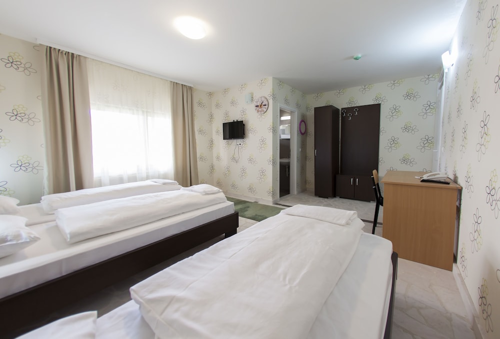 ROOM, TRIPLE