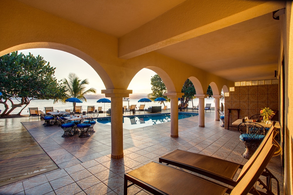 Mariposa Beach Suites 21/50
