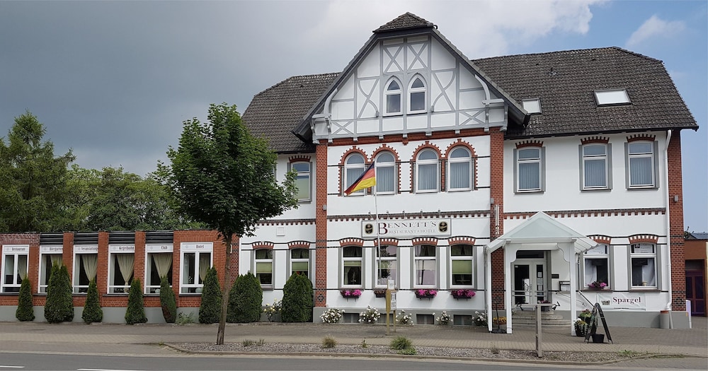 Bennett's Restaurant & Hotel 2/36
