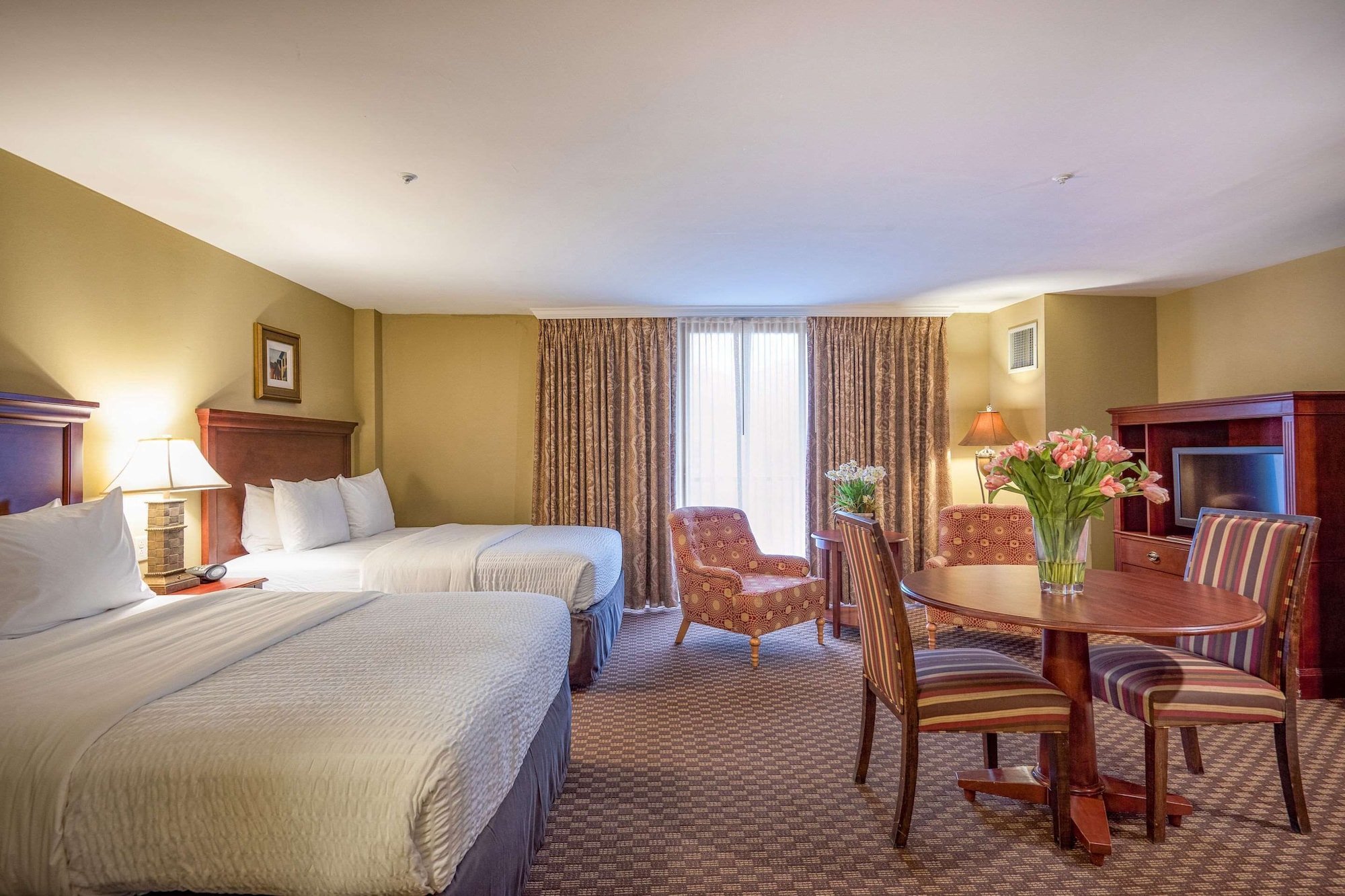 Efficiency, 2 Queen Beds