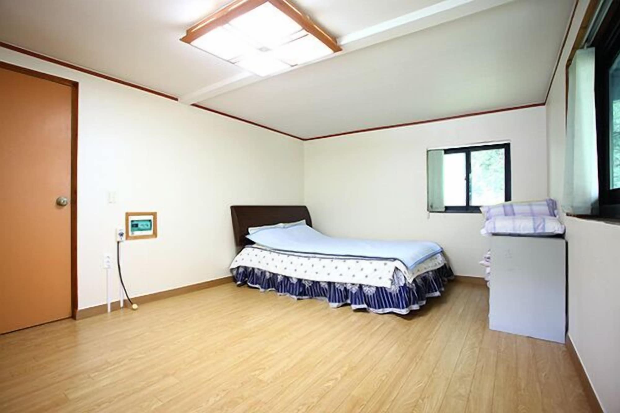 Tree, 4 Double Beds