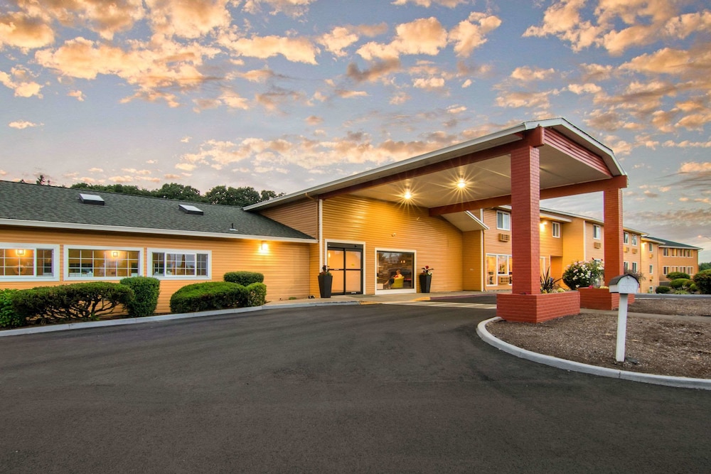 Quality Inn & Suites Albany Corvallis 2/28