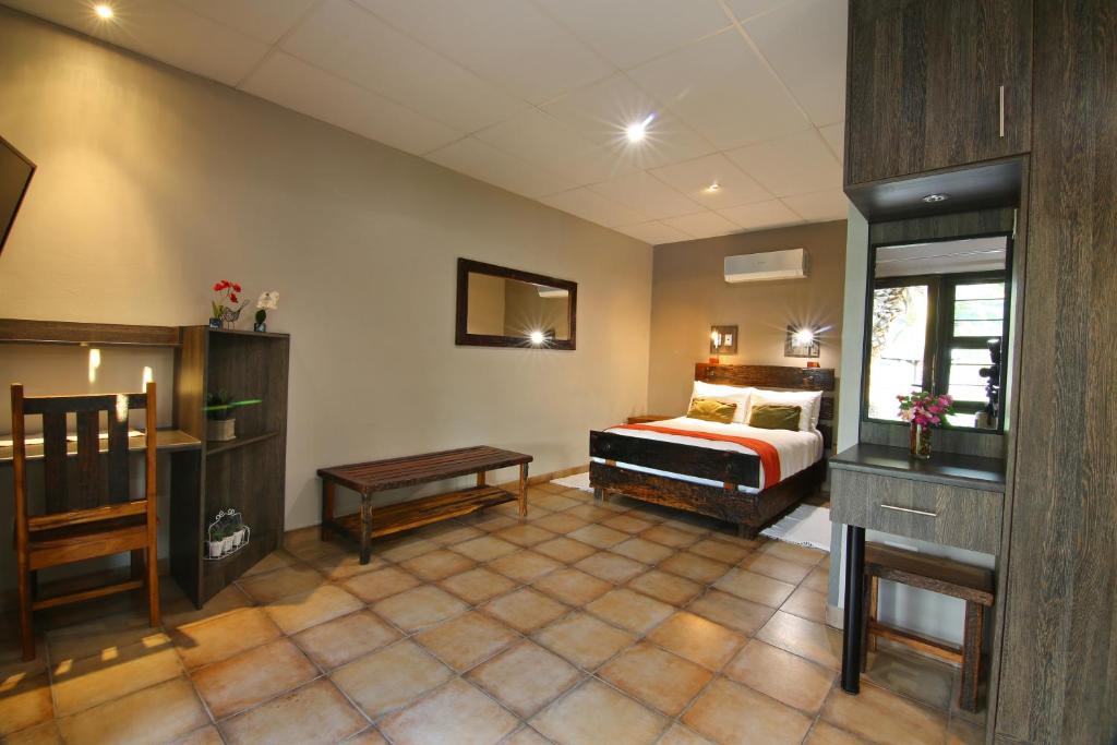 غرفة تنفيذية، Kalahari Arms Hotel 2/2