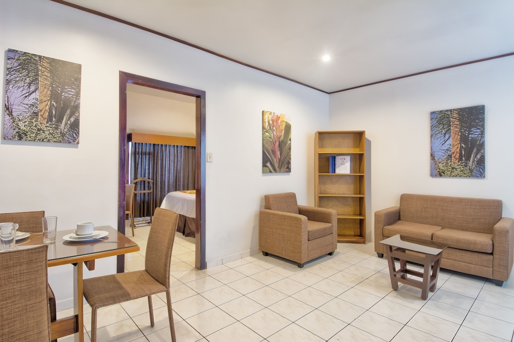Hotel Suites Cristina 48/69
