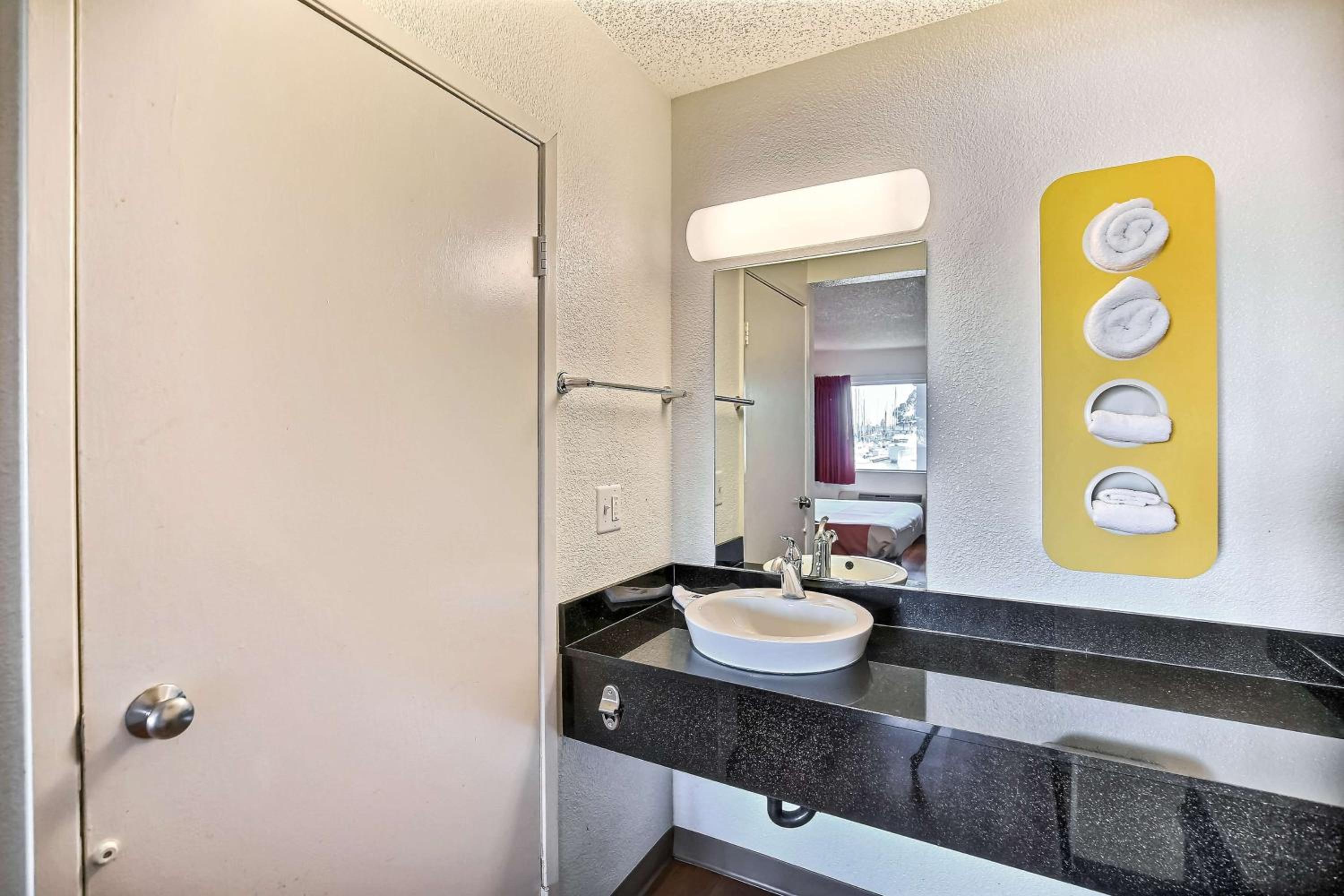 غرفة ديلوكس، Motel6 Oakland, CA - Embarcadero 9/10