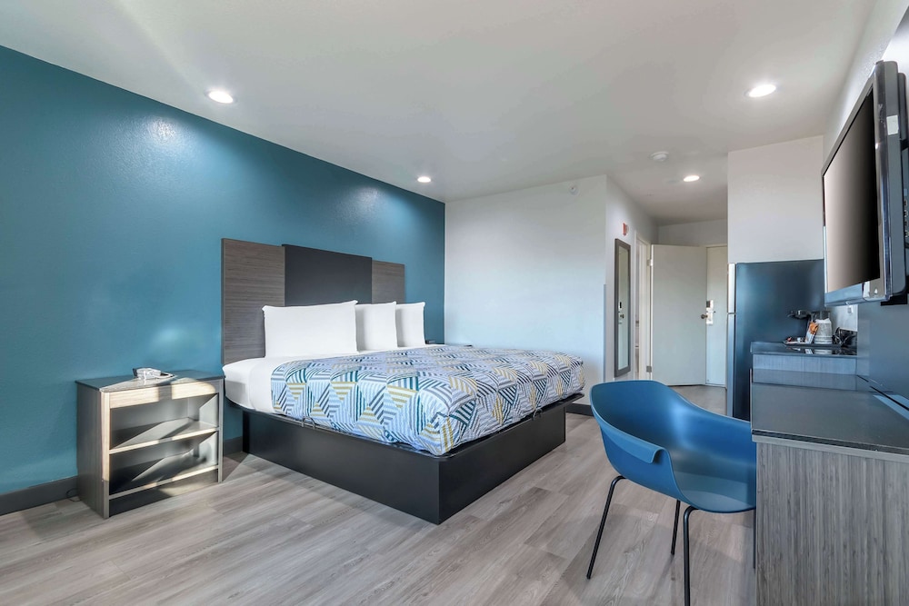 Standard, King Bed, Accessible