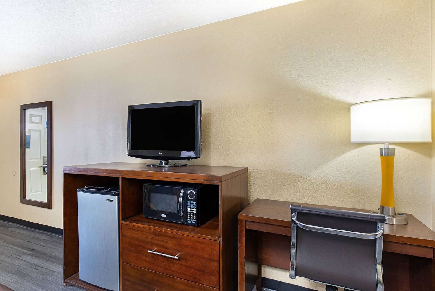 Super 8 by Wyndham Nashville West 32/41