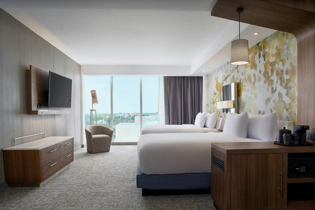 Guest Room, 2 Queen Beds, City View, Sofa, Large