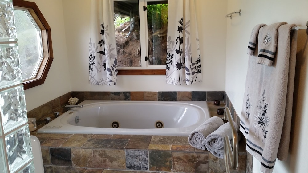 Volcano Acres Ranch Bed and Breakfast 17/75