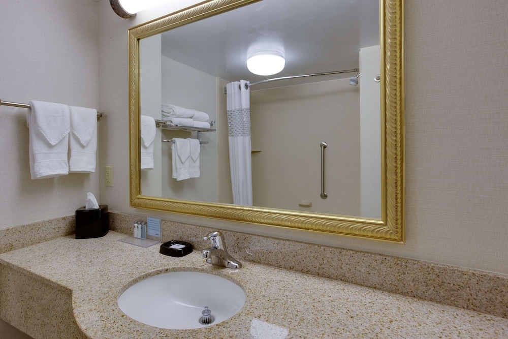 Hampton Inn Auburn Ma 18/36