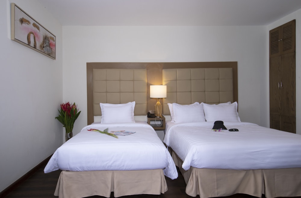 DELUXE, TWIN BEDS