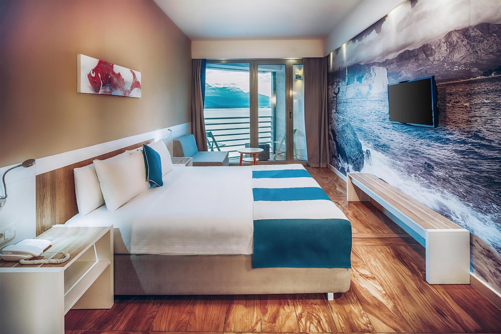 Carine Hotel Delfin 15/40