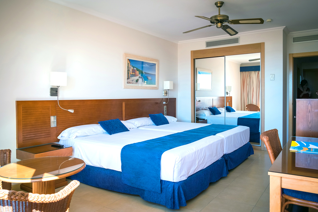 Room, Double Bed, Lateral Side Sea View