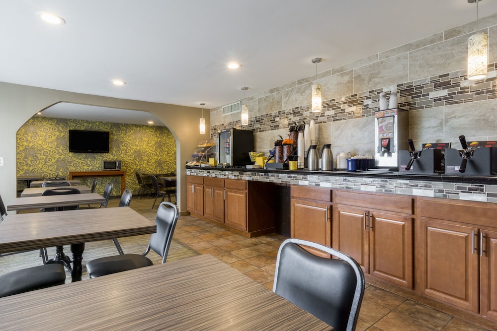 Days Inn by Wyndham Florence Cincinnati Area 7/17