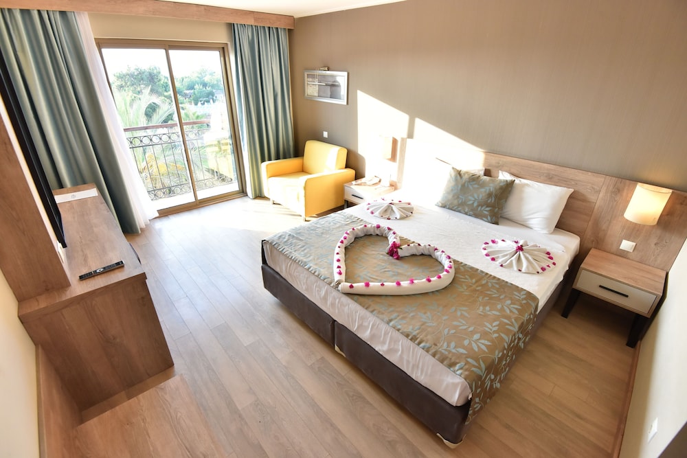 Lucida Beach Hotel 16/37