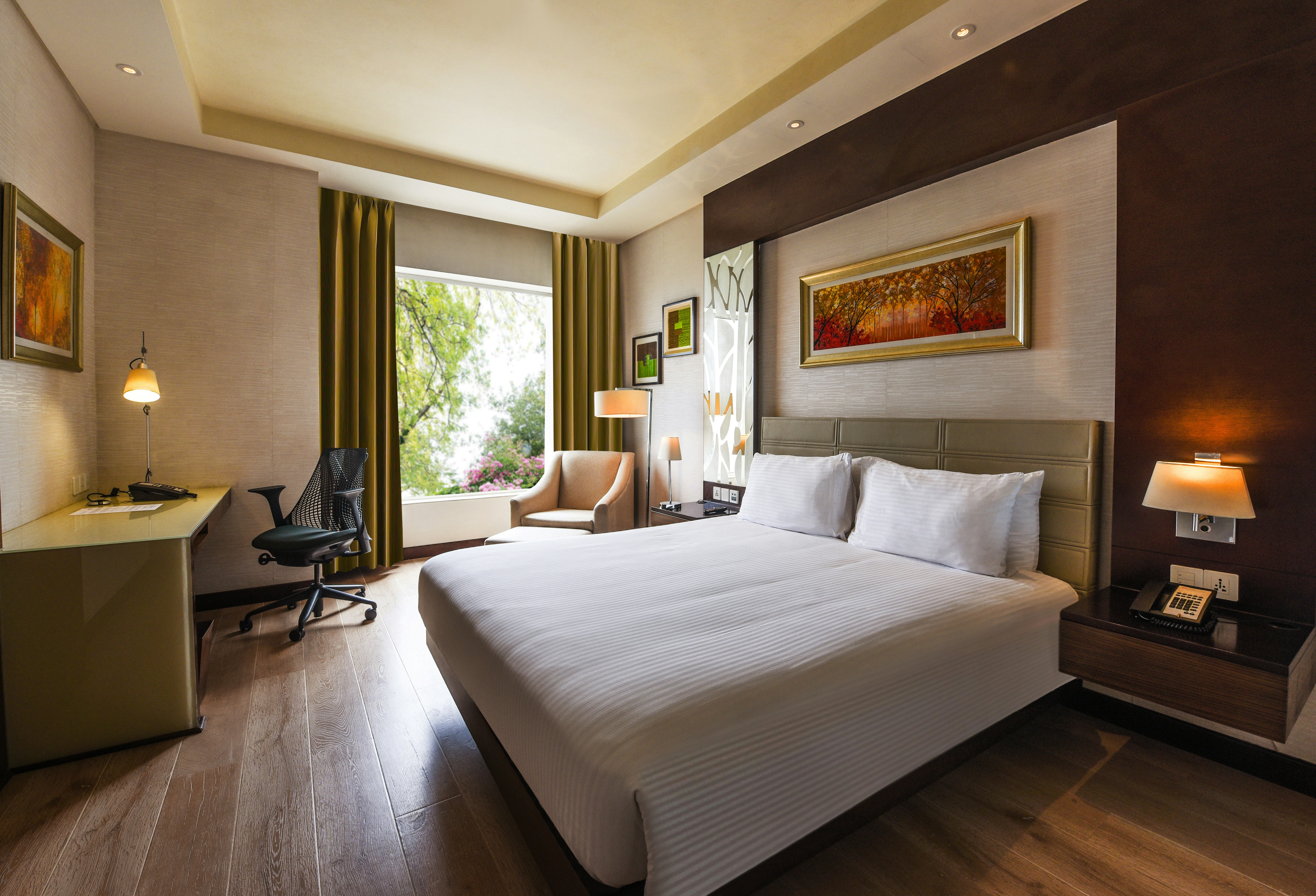 SUPERIOR, KING BED