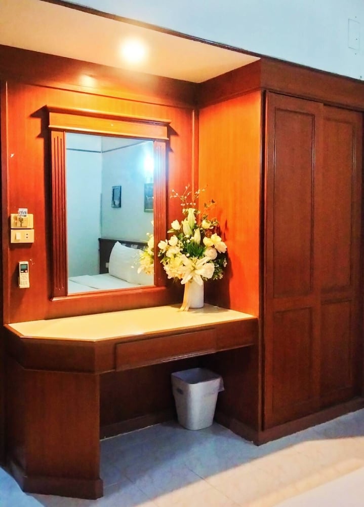China Garden Hotel 8/22