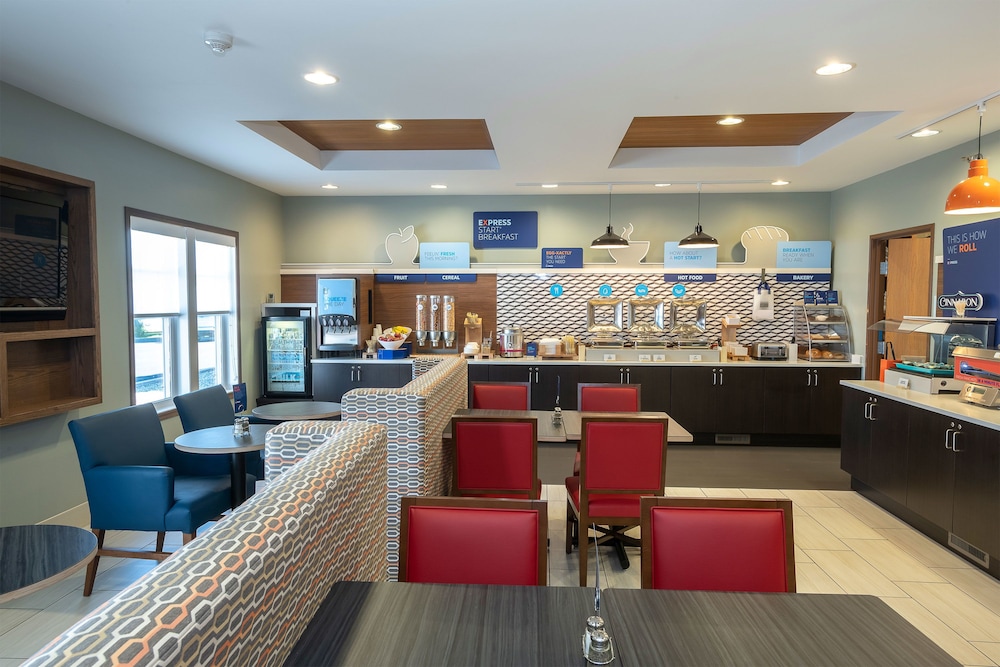 Holiday Inn Express Hotel Suites Iron Mountain 42/57