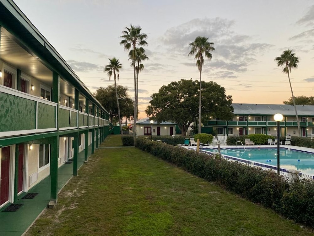 Inn On The Green 37/45