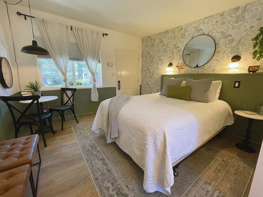 Emerald Valley Inn 27/74