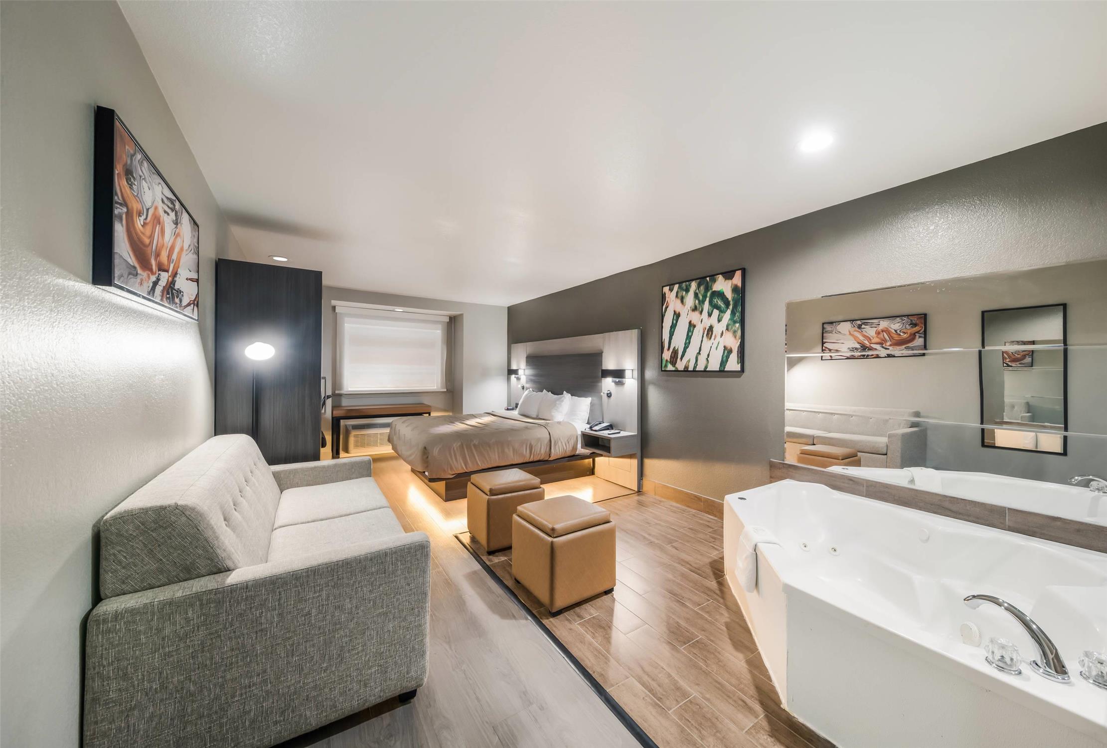 Quality Inn & Suites North Mesquite I-30 24/36