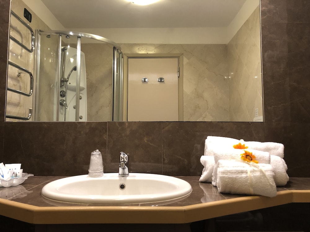 Domizia Palace Hotel 60/62
